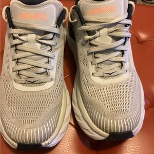 Hoka One One Women's Bondi 7 Running Shoes size 7